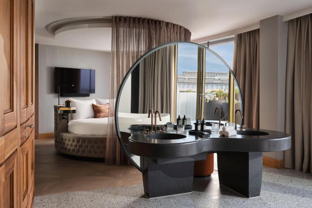 To and From W Edinburgh Hotel to Edinburgh Airport